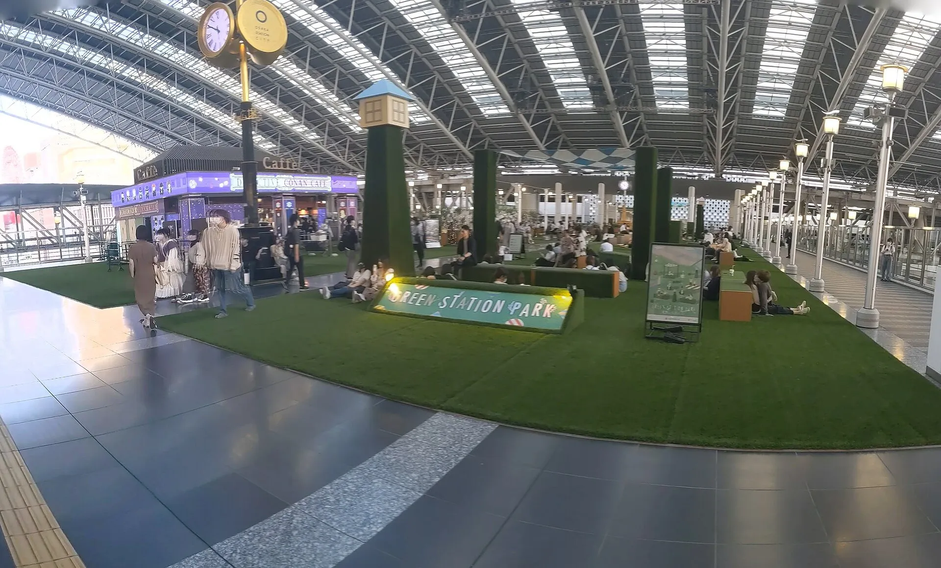 Toki-no-Hiroba plaza at Osaka Station